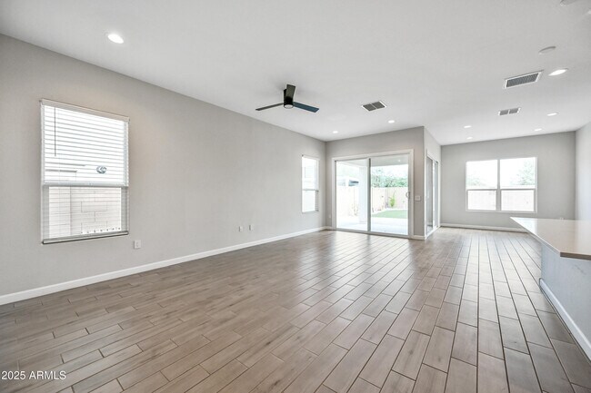 Building Photo - 2320 E Saguaro Park Ln