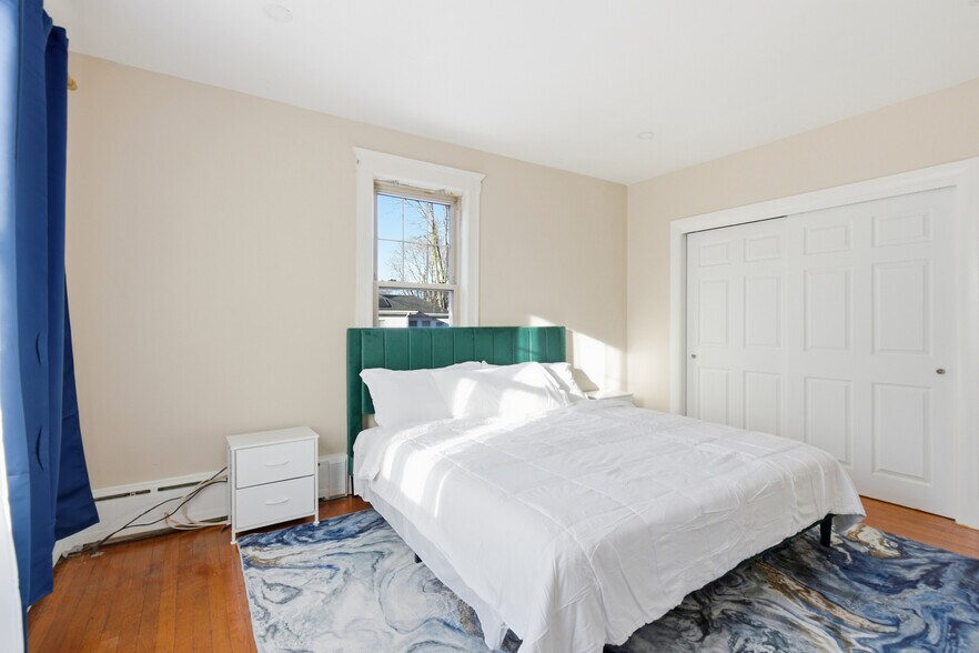 Building Photo - 706 Metropolitan Ave