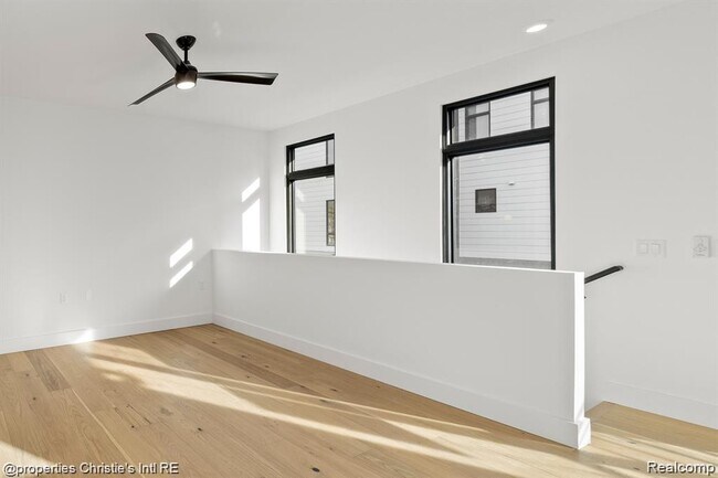 Building Photo - 1642 Bagley St