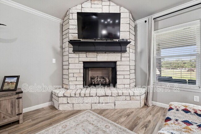 Building Photo - 3310 Windcrest Dr