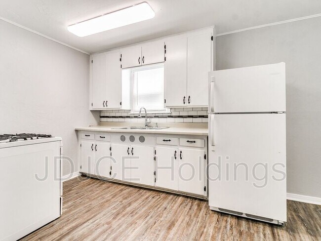 Building Photo - 536 E Northrup Dr