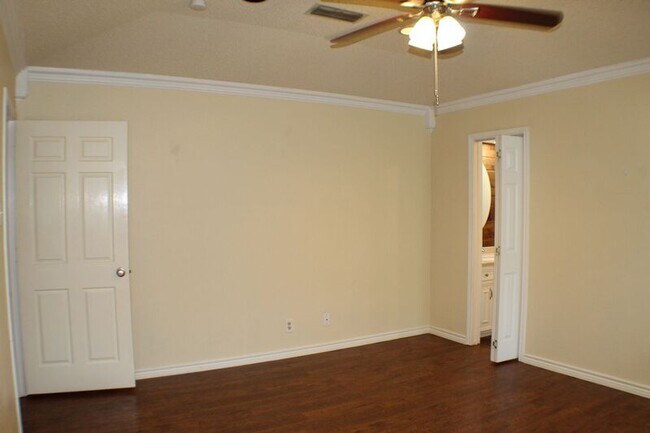 Building Photo - 7838 Williams Ave