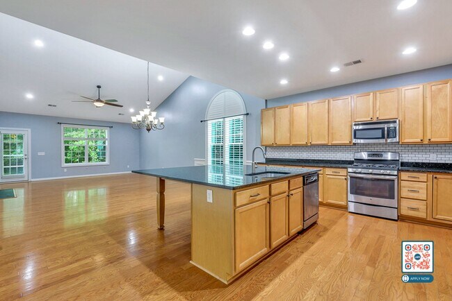 Building Photo - Pet-Friendly Home in Shell Hall – Availabl...