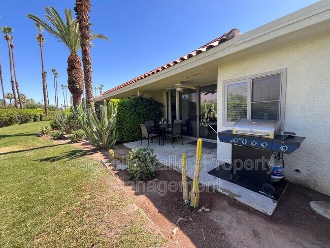 Building Photo - 643 N Vía Acapulco