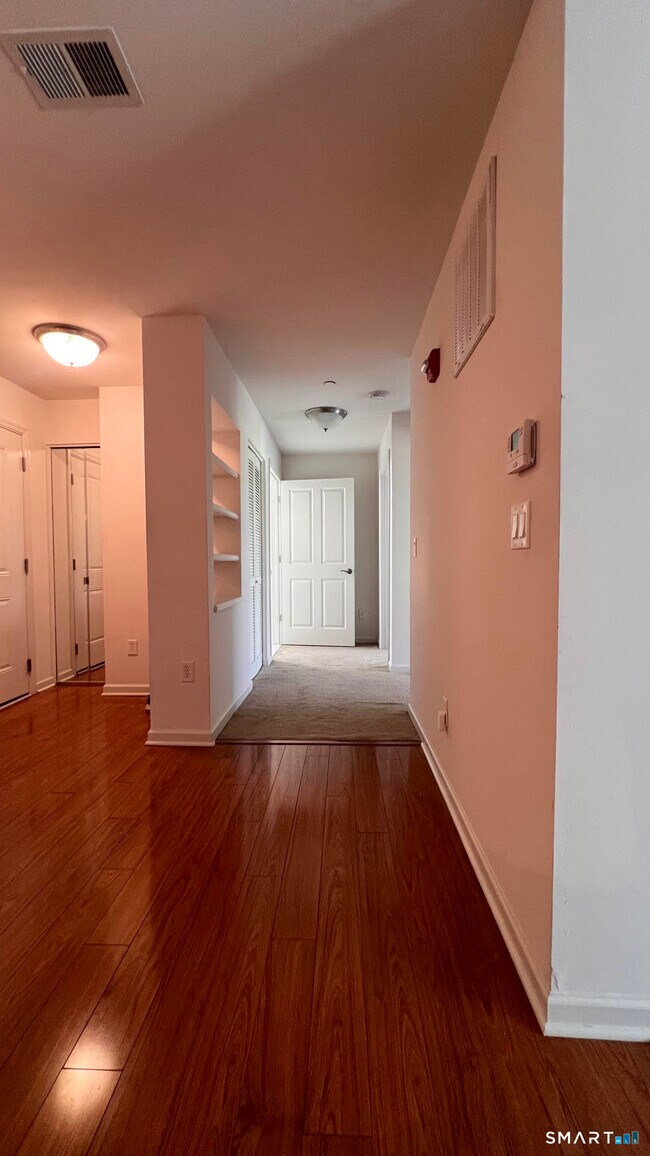 Building Photo - 26 School House Dr