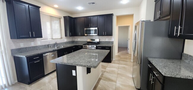 Building Photo - Beautiful 4BED / 3BATH home!