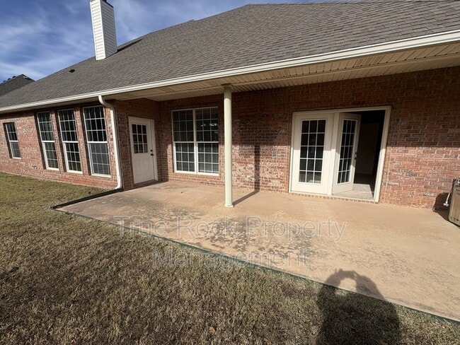 Building Photo - 817 Cypress Dr