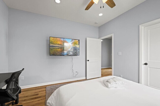 Building Photo - 8355 Fieldfare Way