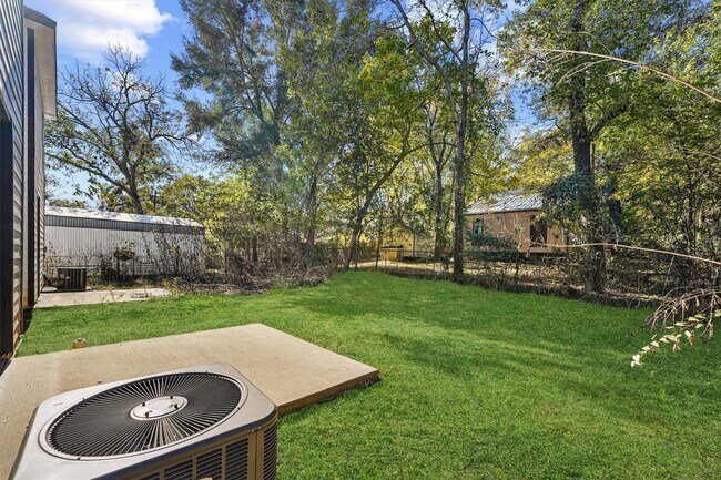 Building Photo - 8687 Sassafras