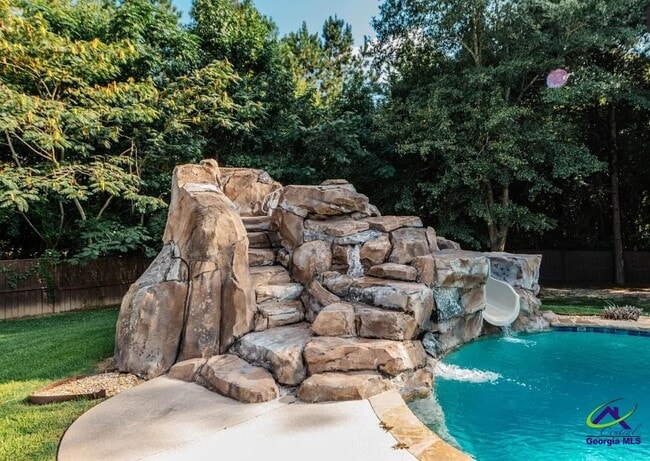 Building Photo - 111 S Carmenville Dr