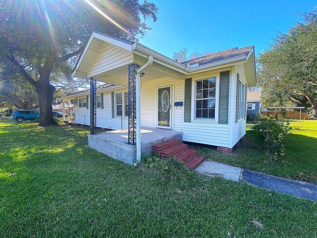 Building Photo - 3BR/2BA Home with Garage in an Established Lake Charles Neighborhood
