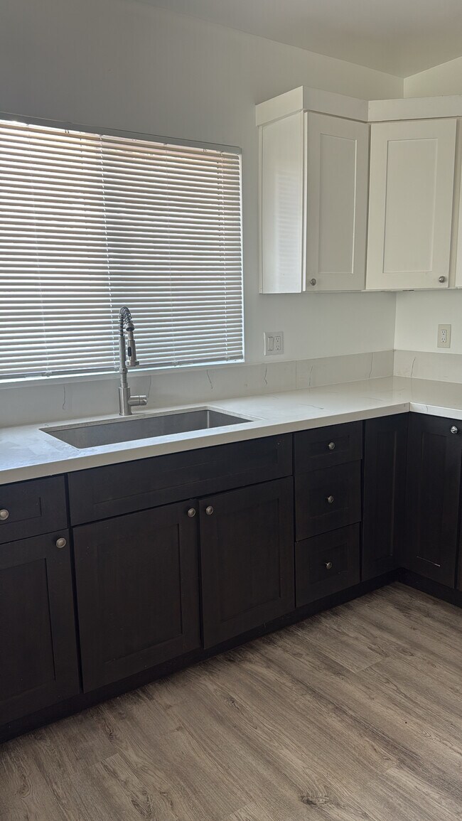 Building Photo - 4606 S Normandie Ave