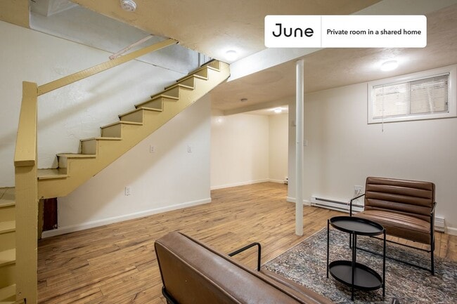 Building Photo - Room in Shared 5 bed/2 bath home