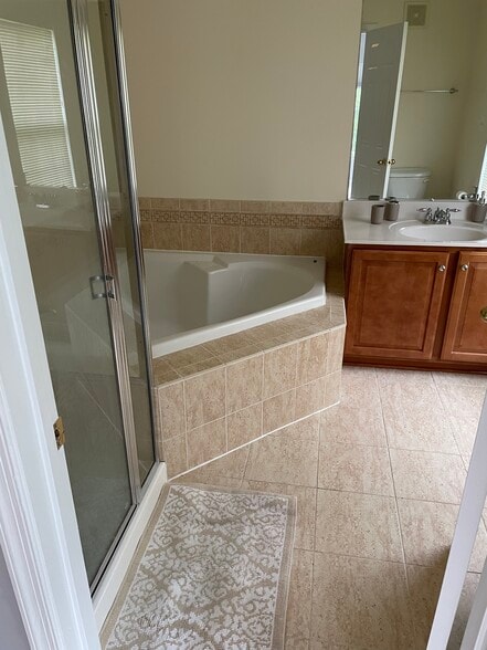 Building Photo - 2147 Hideaway Ct