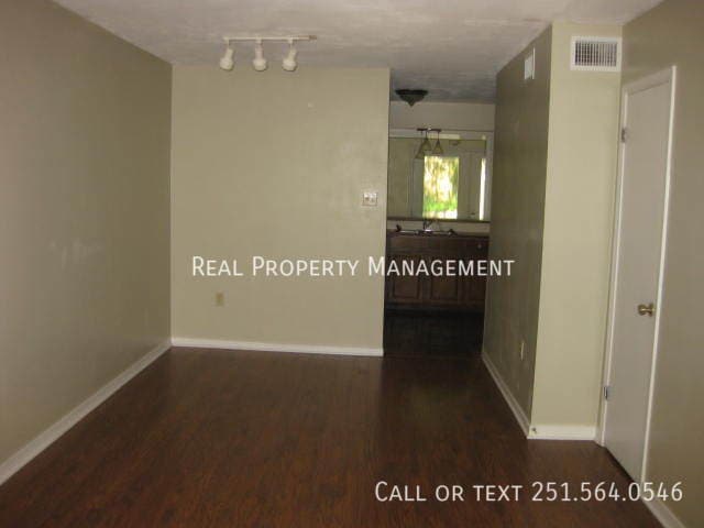 Building Photo - 959 Dickenson Ave