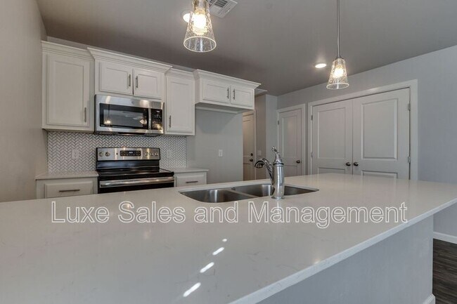 Building Photo - 407 Vail Cir