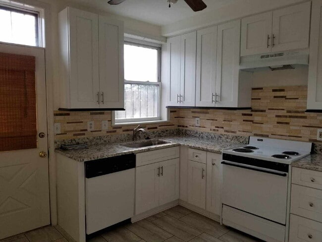 Building Photo - Sophisticated NW DC Home Featuring 3 Bedrooms, Fireplace & Outdoor Oasis with Private Parking