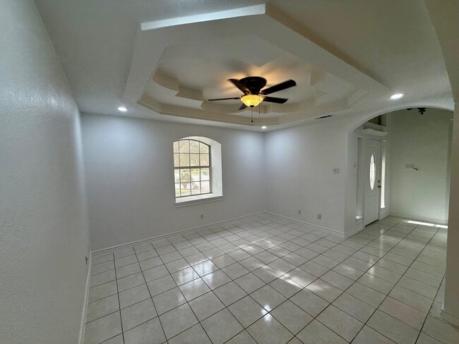 Building Photo - 12613 River Bend Cir