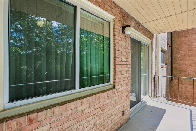 Building Photo - 10513 Weymouth St