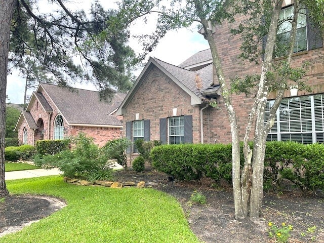 Building Photo - Great Location, wonderful Schools, Large e...