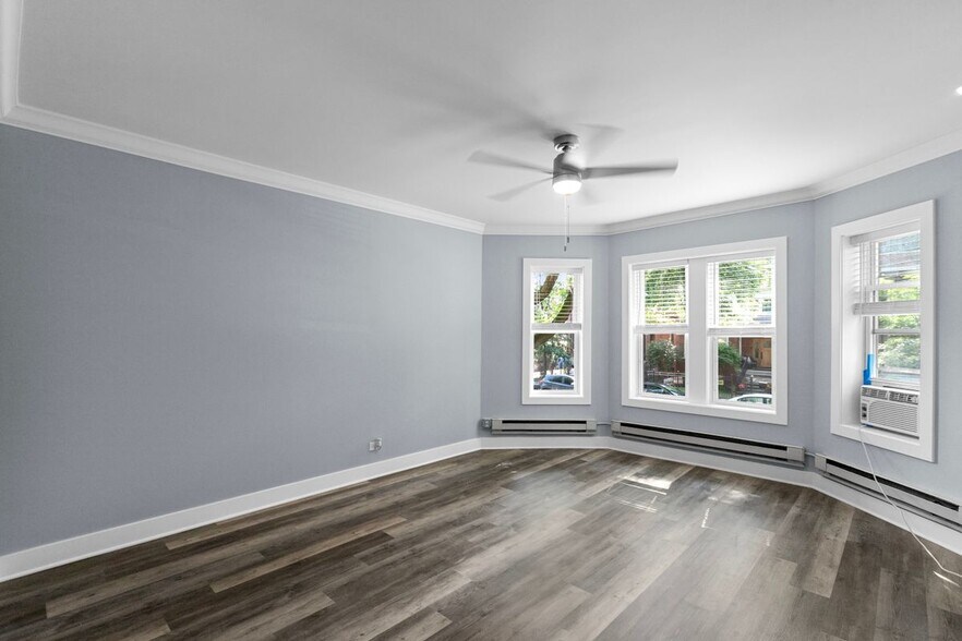 Building Photo - 3815 N Greenview Ave