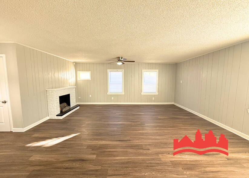 Building Photo - 3668 Debby Dr