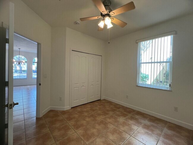 Building Photo - 150 Jacaranda Country Club Dr