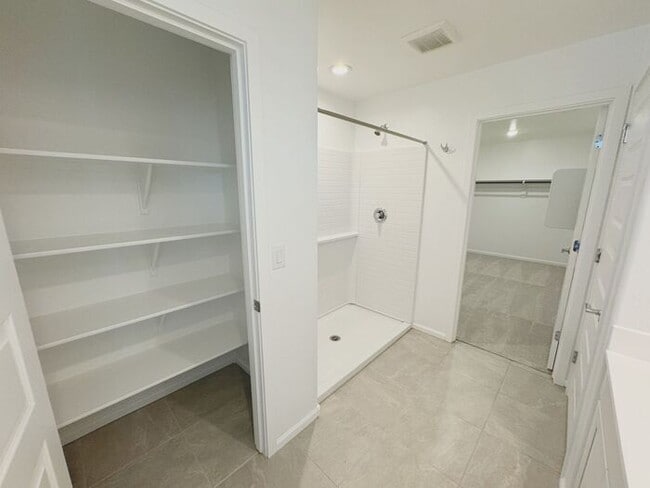 Building Photo - MOVE IN SPECIALS!! ONE MONTH RENT FREE!! New 5-Bedroom Home in Phoenix with Upgrades!