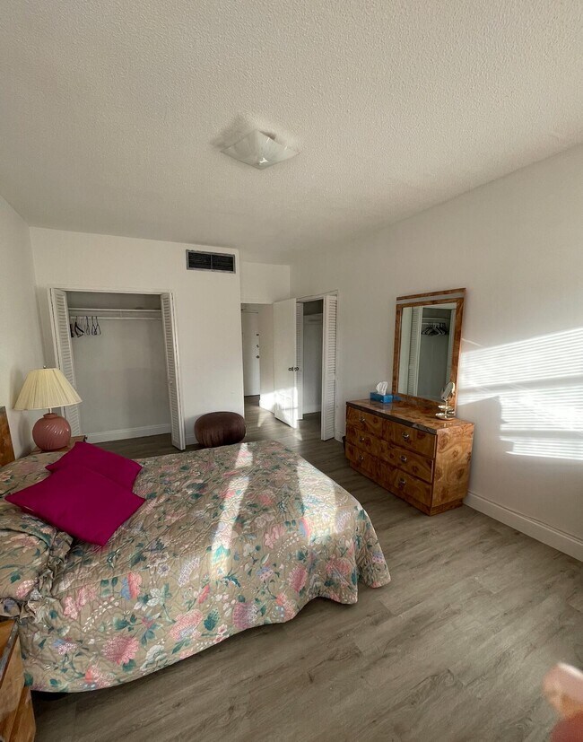 Building Photo - 880 NE 69th St