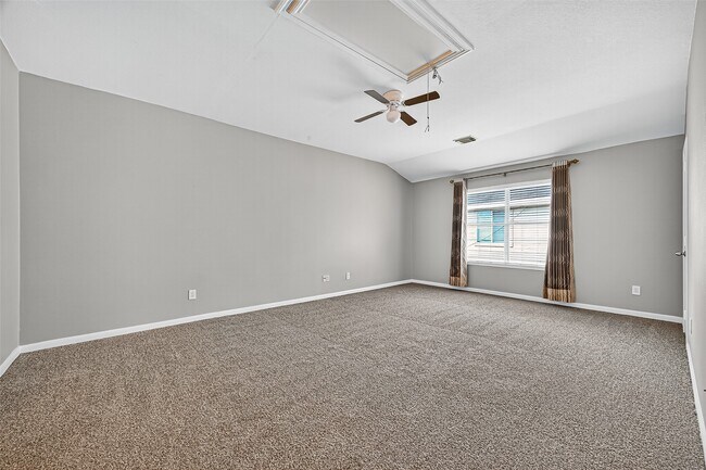 Building Photo - 2111 Castle Gardens Ln