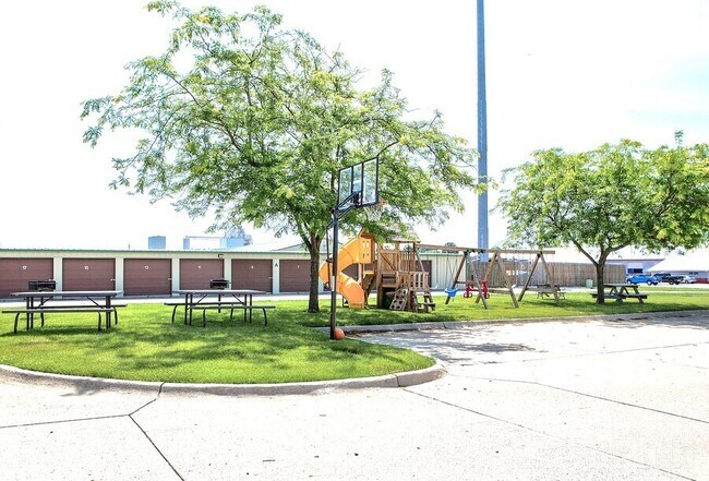 Building Photo - 445 2nd St NW