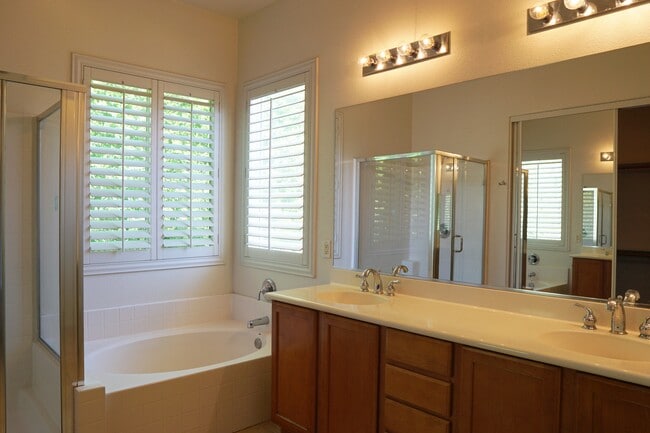 Building Photo - 79882 Viento Dr