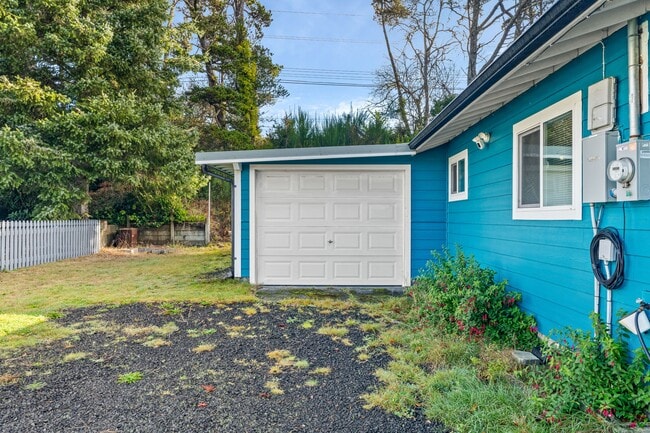 Building Photo - 2316 S Pleasant Dr