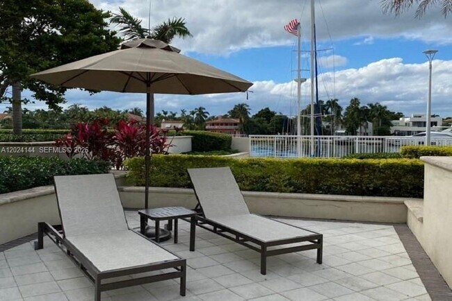 Building Photo - 5600 Collins Ave