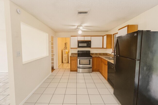 Building Photo - 3313 Plaza Pl
