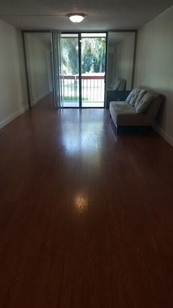 Building Photo - 733 SE 1st Way