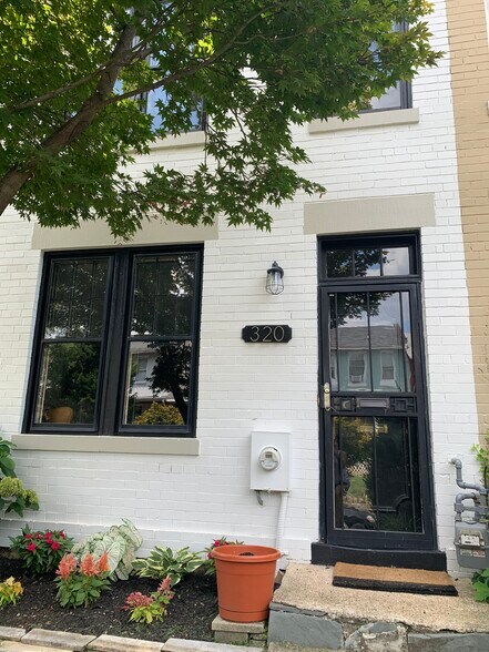 Building Photo - 320 14th Pl NE