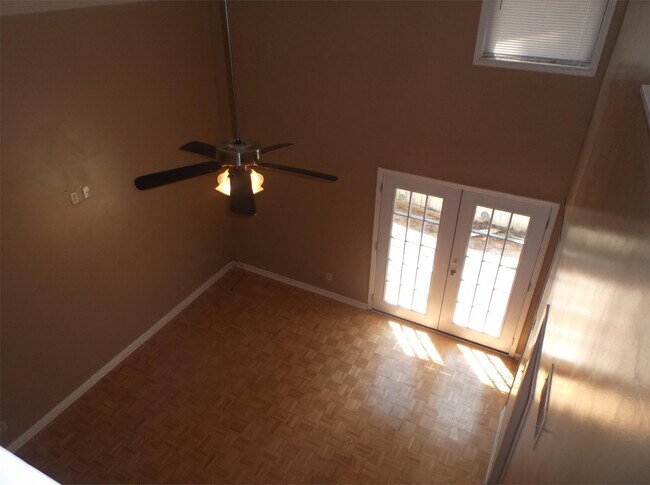 Building Photo - 5 Crestwood Cir