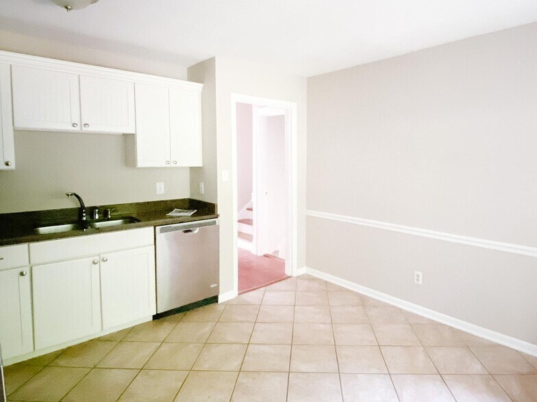 Building Photo - 333 Northfield Dr