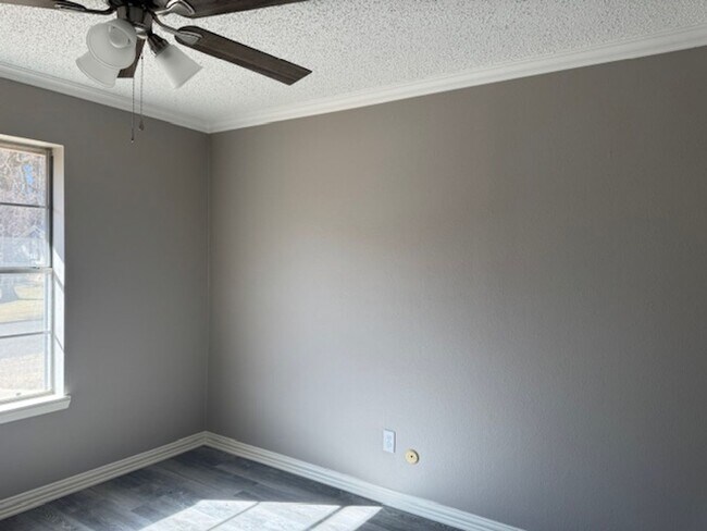 Building Photo - 2007 Seabiscuit