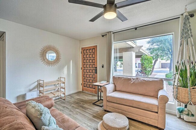 Building Photo - 292 S Desert Ave