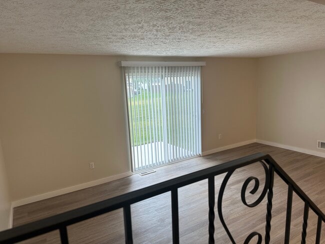 Building Photo - 72 Willowick Dr