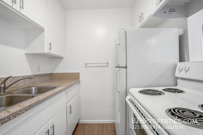 Building Photo - Beautiful 1 Bedroom in Prime Hollywood