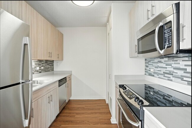 Building Photo - 498 N Kingsbury St