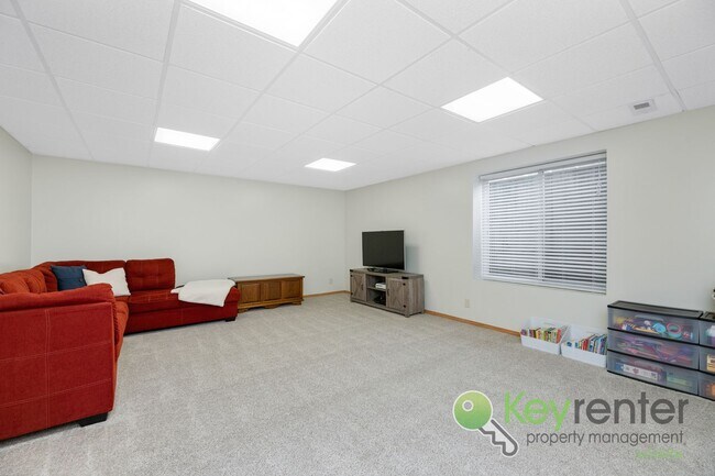 Building Photo - 5 Bedroom 3 Bathroom | Glen Hills - Derby, KS