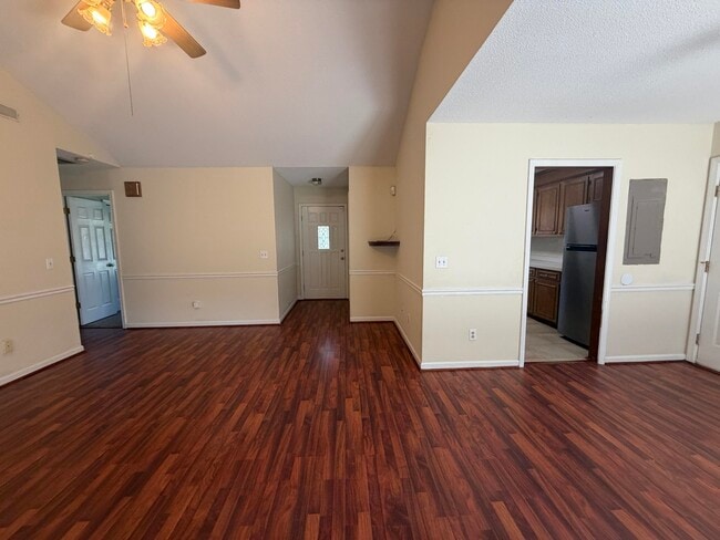 Building Photo - 720 Marigold St