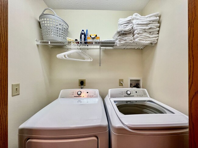 Building Photo - Lovely remodeled 2 bedroom in Middletown, ...
