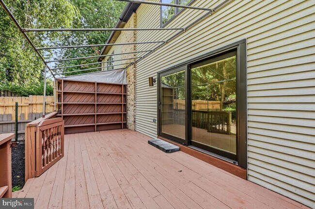 Building Photo - 207 Steeplechase Cir