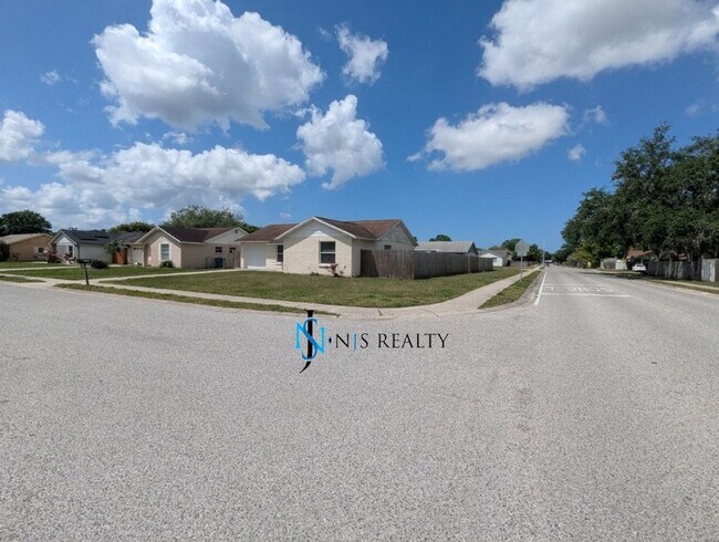 Building Photo - Great Location!  Charming, TRUE 3/2/1, 1283sq ft home with RENOVATED bathrooms & kitchen, fenced ...