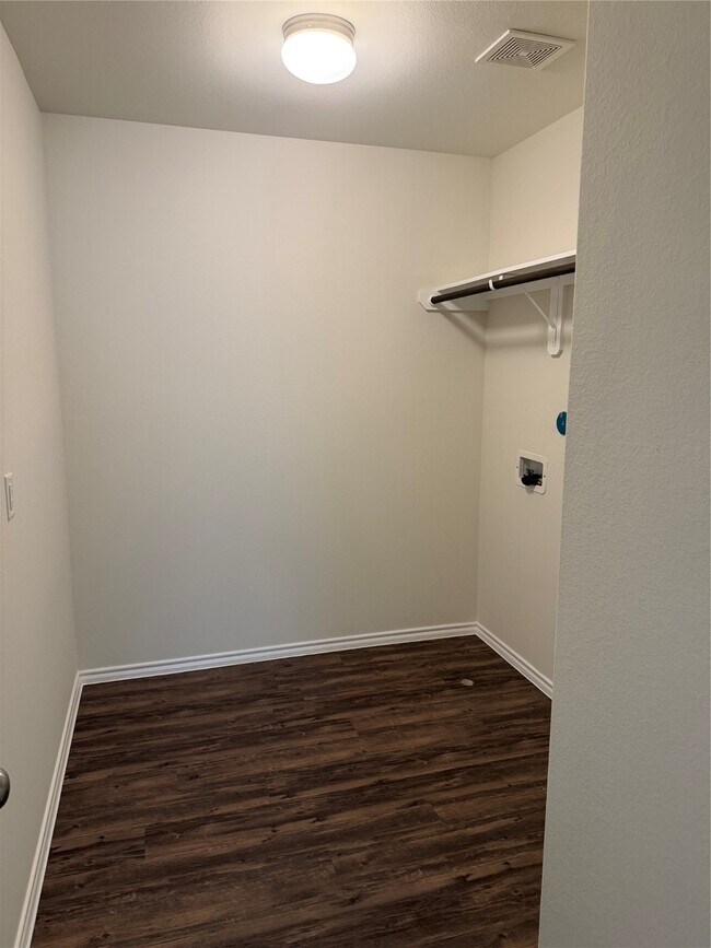 Building Photo - 15847 Smithland Dr